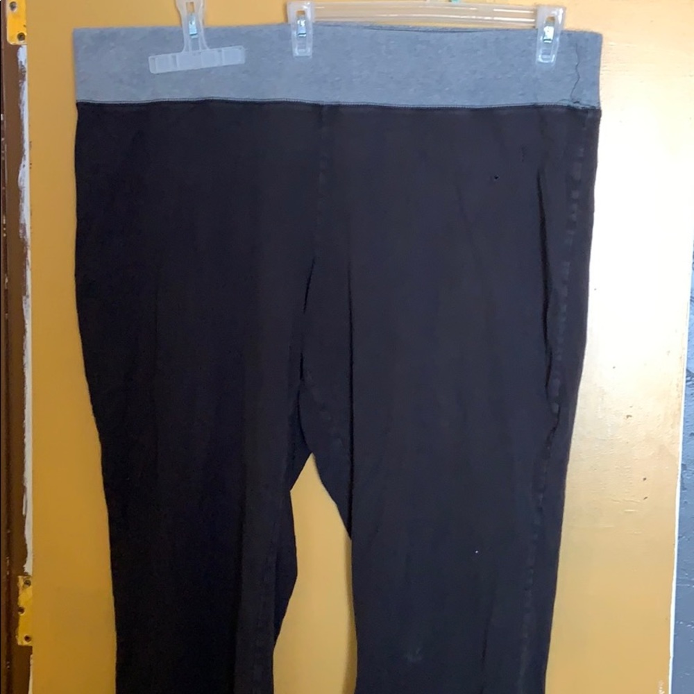 Gently used yoga pants——— R